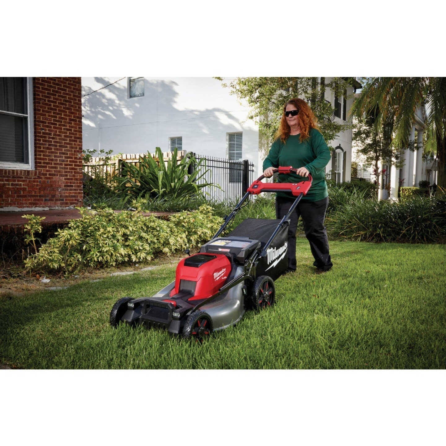 Milwaukee 2823-22HD M18 Fuel 21" Self-Propelled Dual Battery Mower Kit