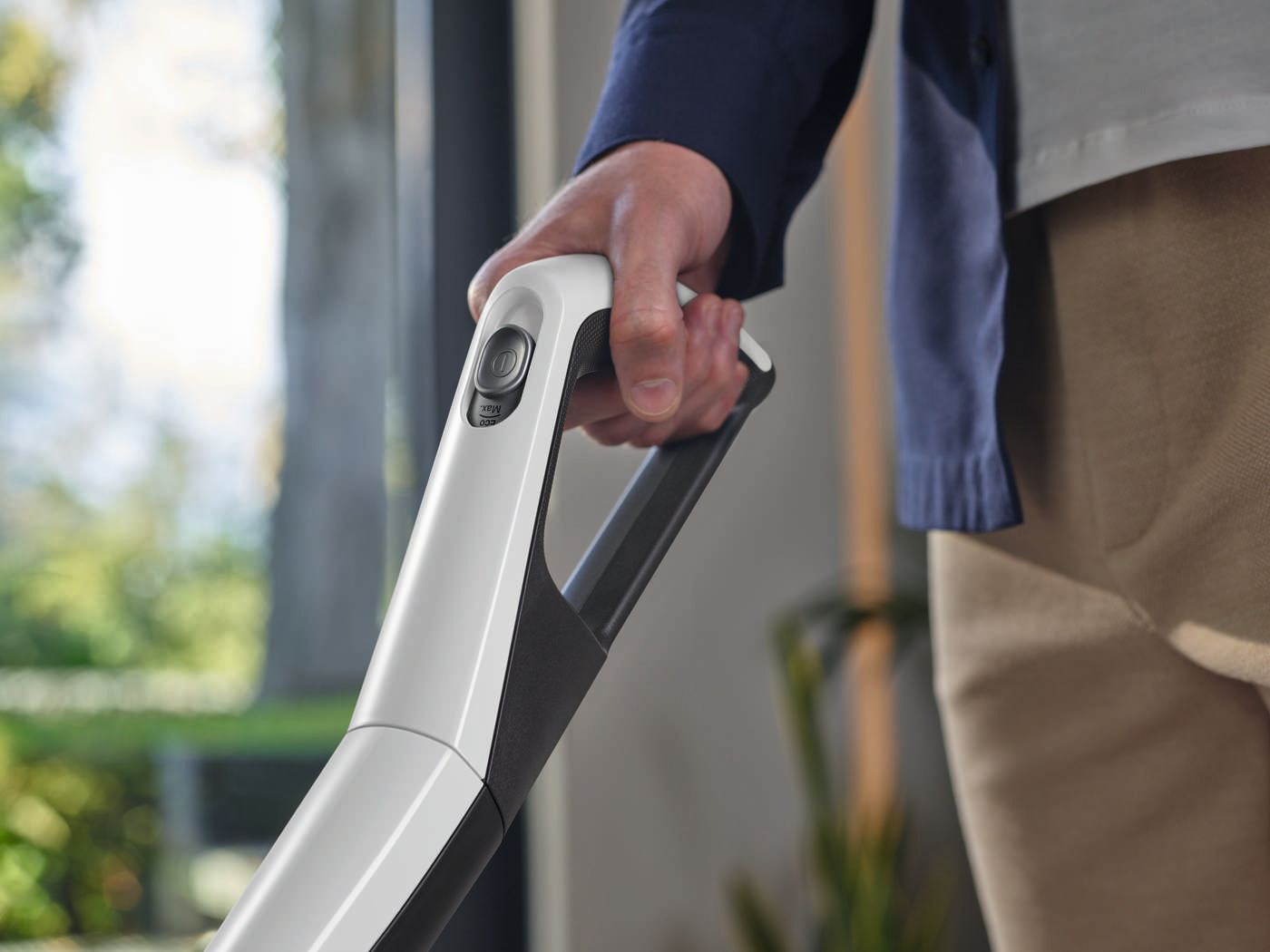 Miele Triflex HX2 Cordless Stick Vacuum — Lotus White Flash