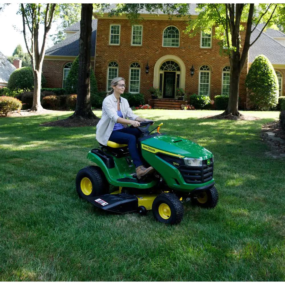 John Deere S100 42 in. 17.5 HP GAS Hydrostatic Riding Lawn Tractor