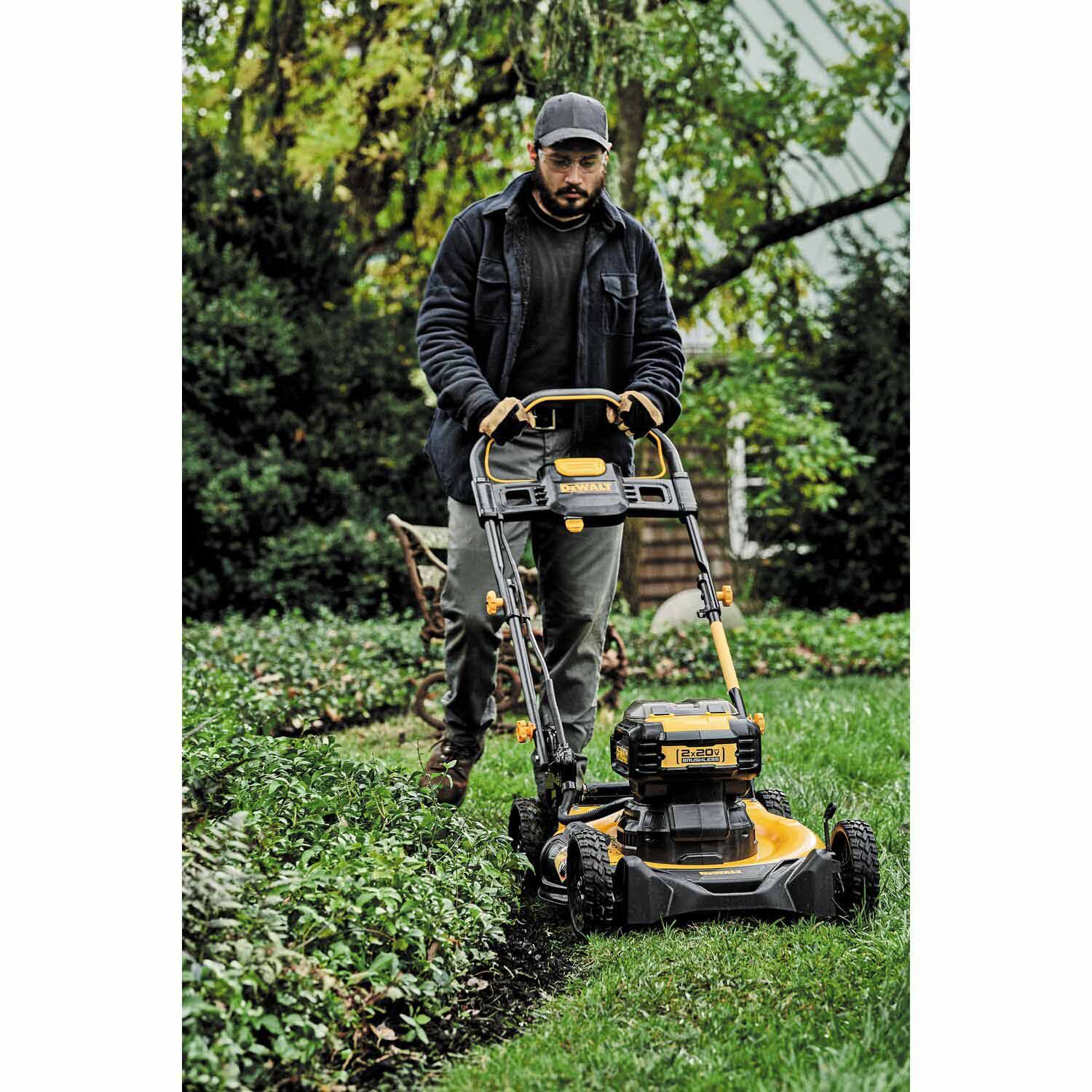DEWALT 21.5 in. 20-Volt MAX Lithium-Ion Cordless Battery Walk Behind Push Mower