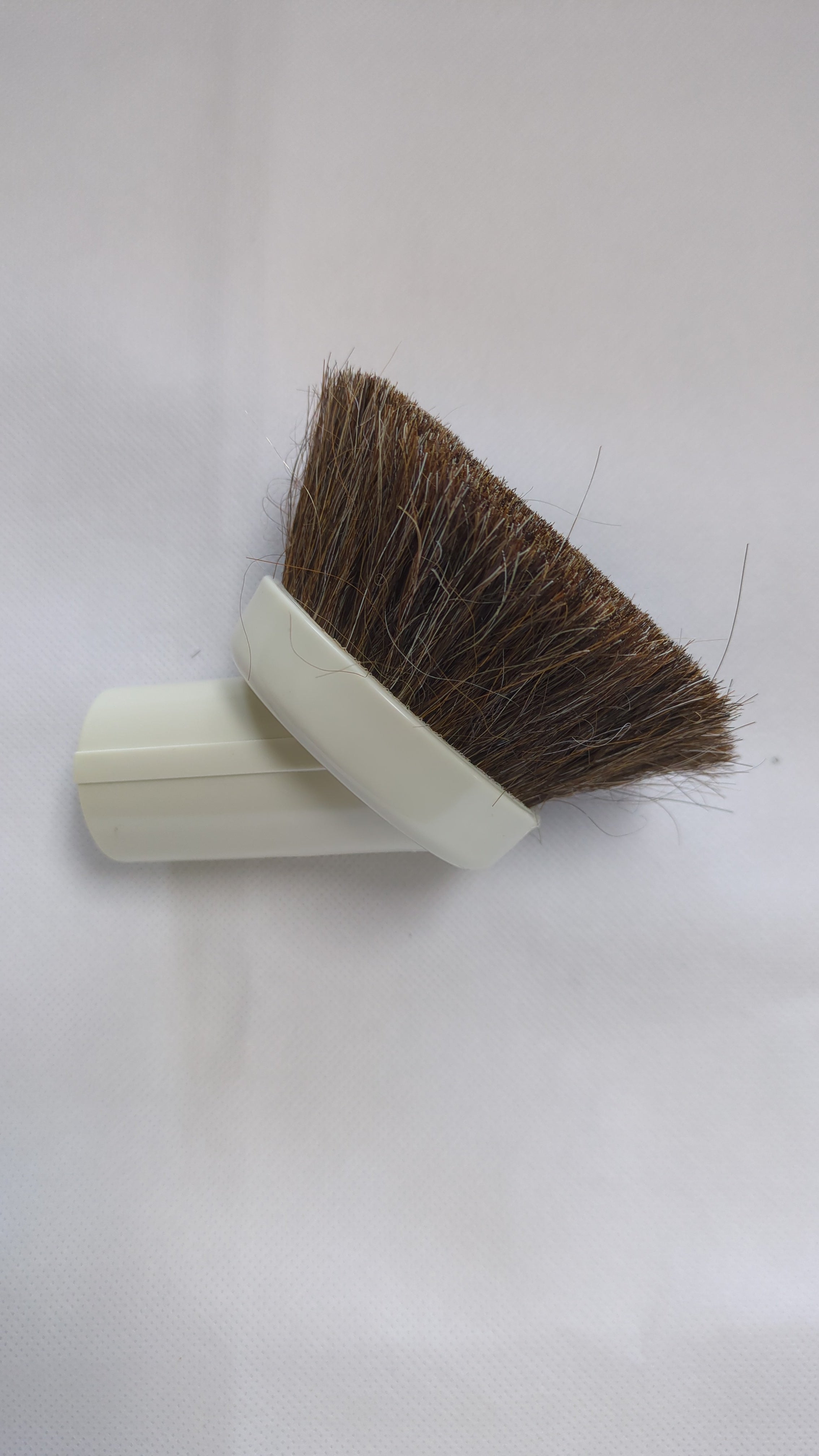 Dusting Brush Deluxe Natural Bristle Oyster 1 1/4" fit